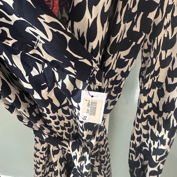 Tory Burch Black and Cream Abstract Blouse - Picture 2 of 6